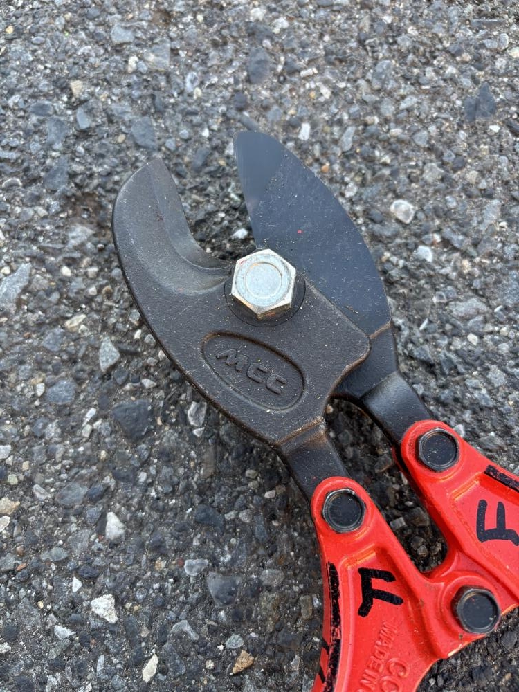 MCC ケーブルカッタ No.2 CC-0302 MCC ケーブルカッター CC-0302 NO.2 特殊形状刃 専用設計