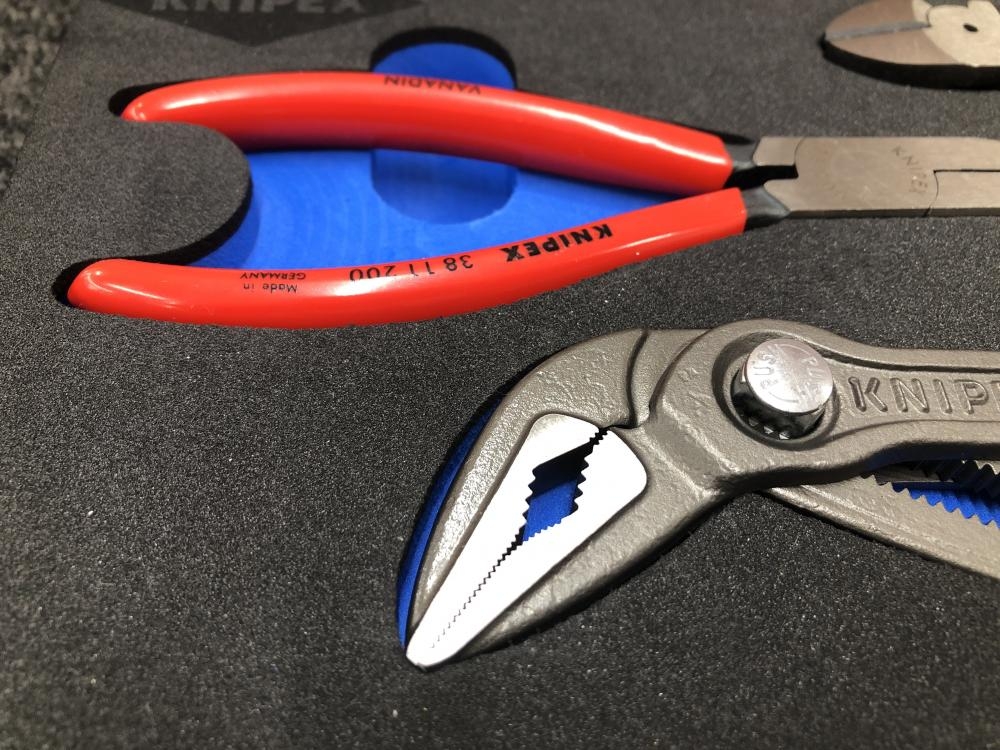 クニペックス KNIPEX ニッパー極細身プライヤーメカニックプライヤーセット 7401160/8751250/3811200の中古 未使用品  《千葉・市原》中古工具販売の専門店│ ツールオフ千葉市原店 ｜中古工具販売のツールオフ