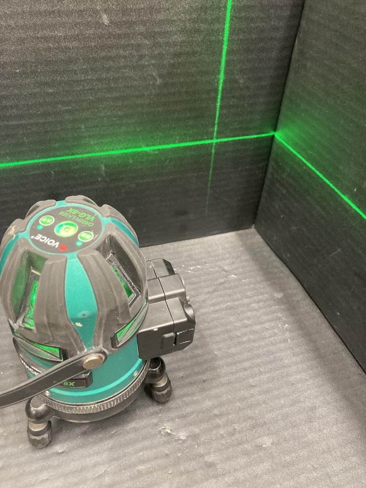 VOICE フルライングリーンレーザー墨出し器 VLG-8X の中古 ジャンク