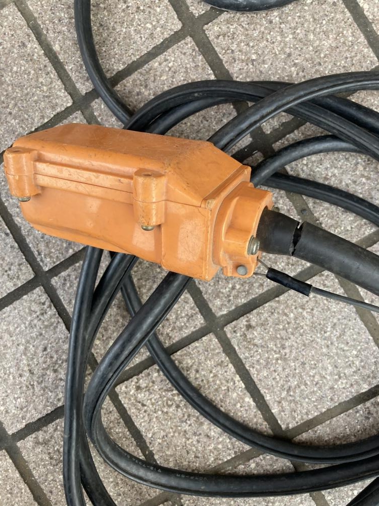 マキタ 電動チェーンホイスト CH2415SPの中古 中古C傷汚れあり