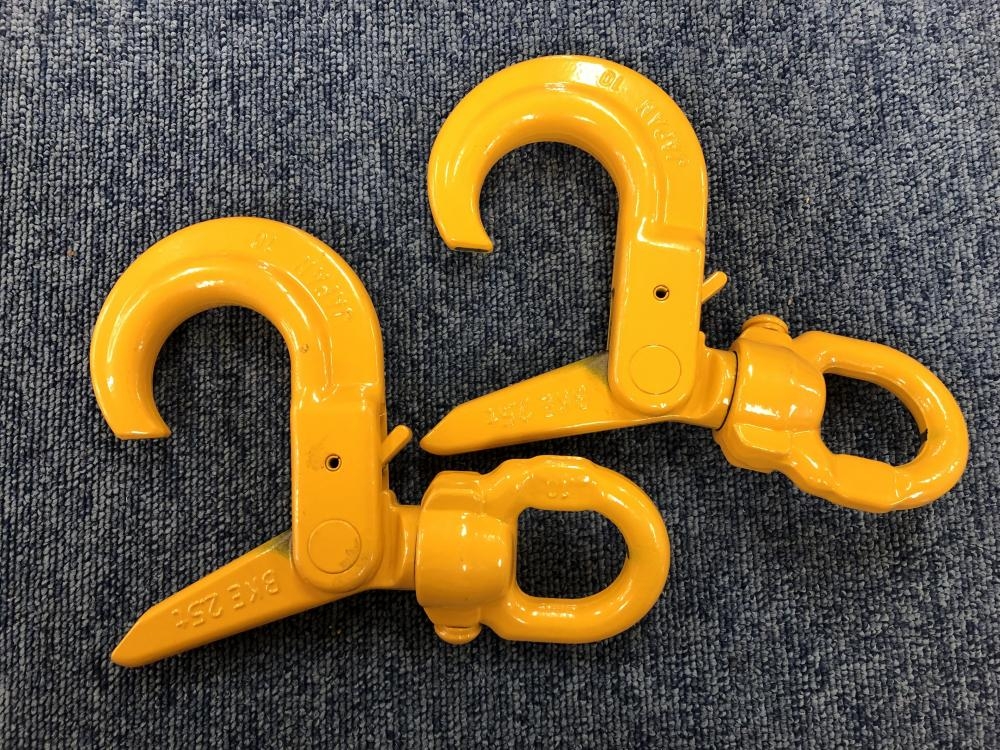 スイベルフック 2.5t 2個 BKE2.5tの中古 中古B使用感あり 《神奈川