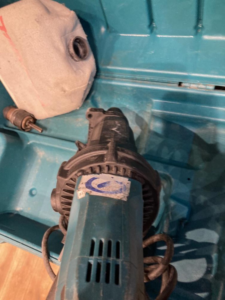 makita マキタ 24㎜吸じんハンマドリル HR2432の中古 中古C傷汚れあり