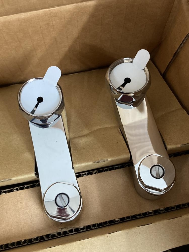 TOTO シングルレバー混合水栓 TKJ30U3Rの中古 未使用品 《群馬