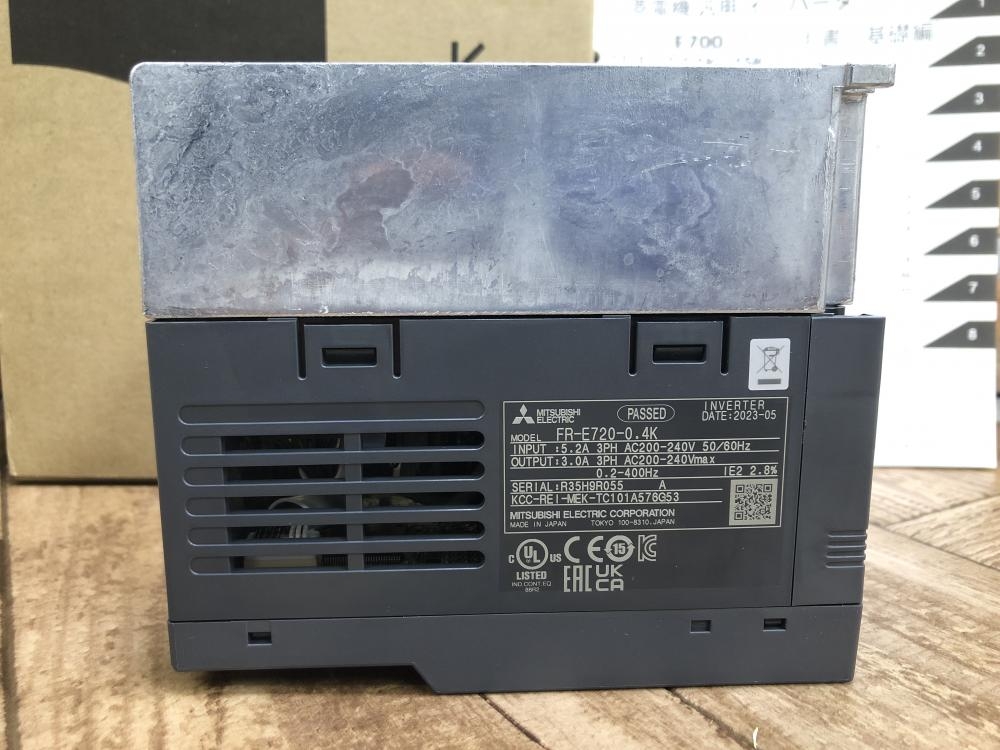 三菱電機 インバータ FR-E720-0.4Kの中古 中古A(美品) 《東京
