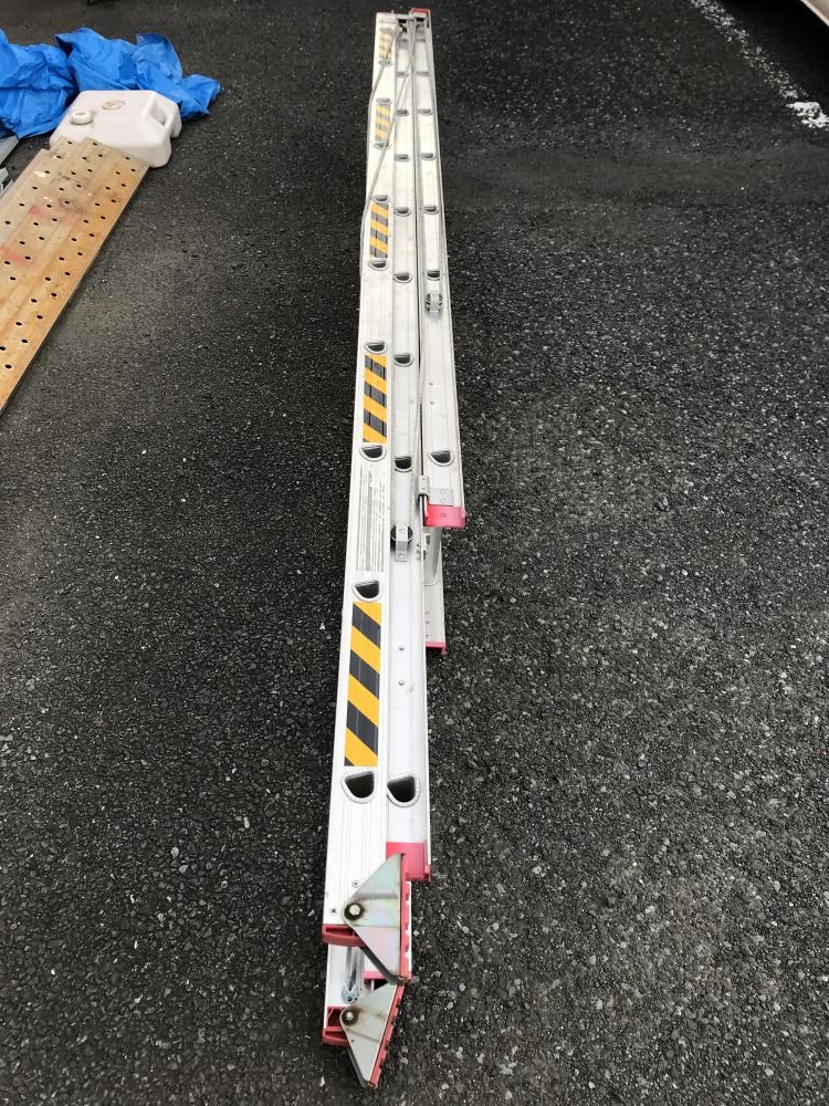 ピカ 3連はしご 3EX-80の中古 中古C傷汚れあり 《埼玉・草加》中古工具
