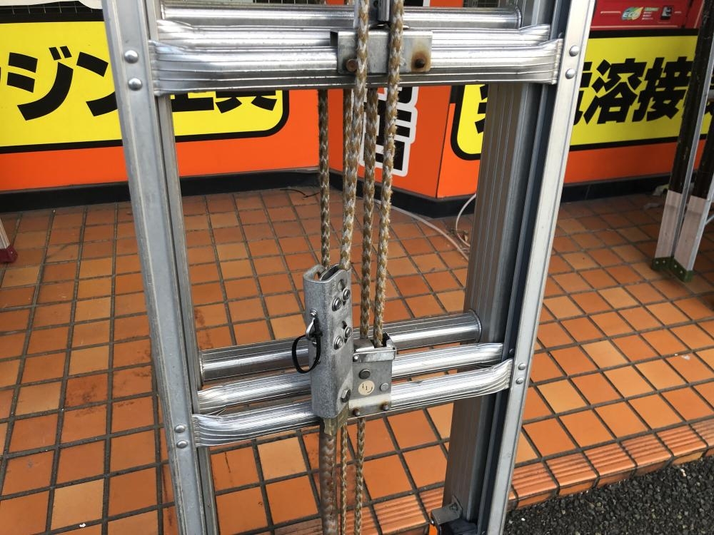 ナカオ NAKAO 昇降用転落防止具一体化三連伸縮はしご ALT-8.3の中古
