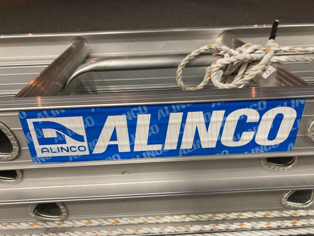 アルインコ ALINCO 3連はしご 梯子 TRN-83G 現状品の中古 中古C傷汚れあり 《東京・江戸川》中古工具販売の専門店│ ツールオフ江戸川店  ｜中古工具販売のツールオフ