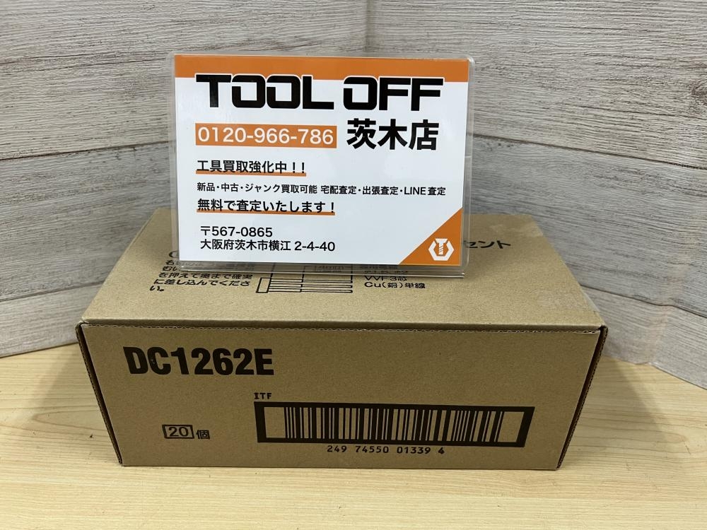 東芝 アース付ダブルコンセント DC1262Eの中古 未使用品 《大阪・茨木