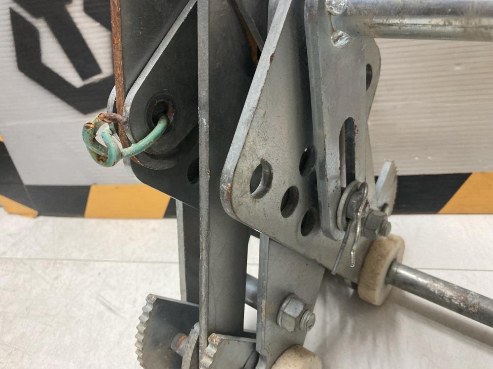 【エコツール半田店】SAN-KYO/サンキョウ U字溝吊クランプ内吊ワイド600型【愛知県/名古屋市/知立市/半田市/岡崎市/小牧市/工具】 【ITL205ZG5MQC】★ 出張買取 も好評受付中！ SANKYO サンキョ- U字溝吊りクランプ ワイド600の中古 中古C傷汚れあり