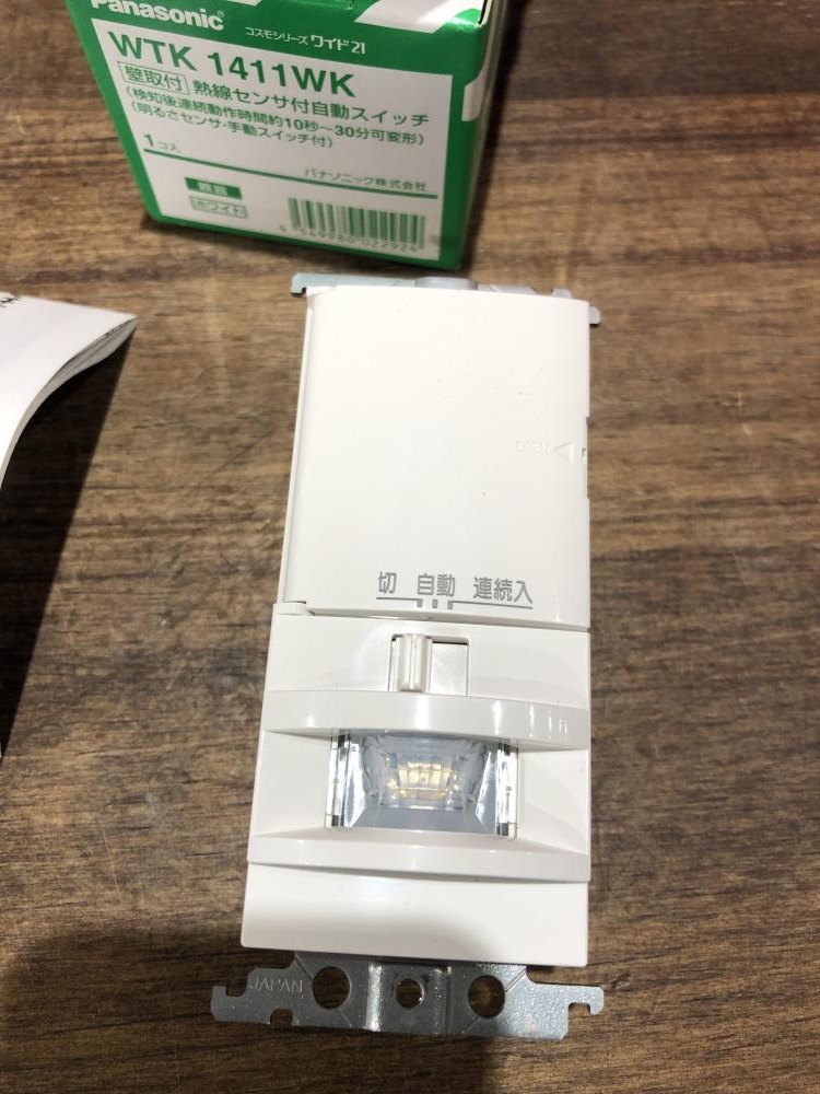 【在庫処分】パナソニック (Panasonic) 壁取付熱線センサ付自動スイッチ パナソニック 壁取付熱線センサ付自動スイッチ WTK1811WK