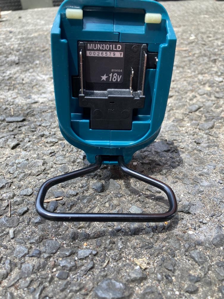 682 300mm充電式ポールバリカン makita マキタ MUN301LDZ 本体のみ 中古品 マキタ（makita） MUN301LDZ 18V充電式ポールバリカン 刈込幅300mm ル