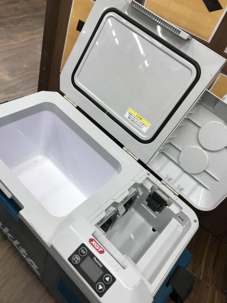 マキタ 充電式保冷温庫 CW001Gの中古 中古C傷汚れあり 《埼玉・草加 